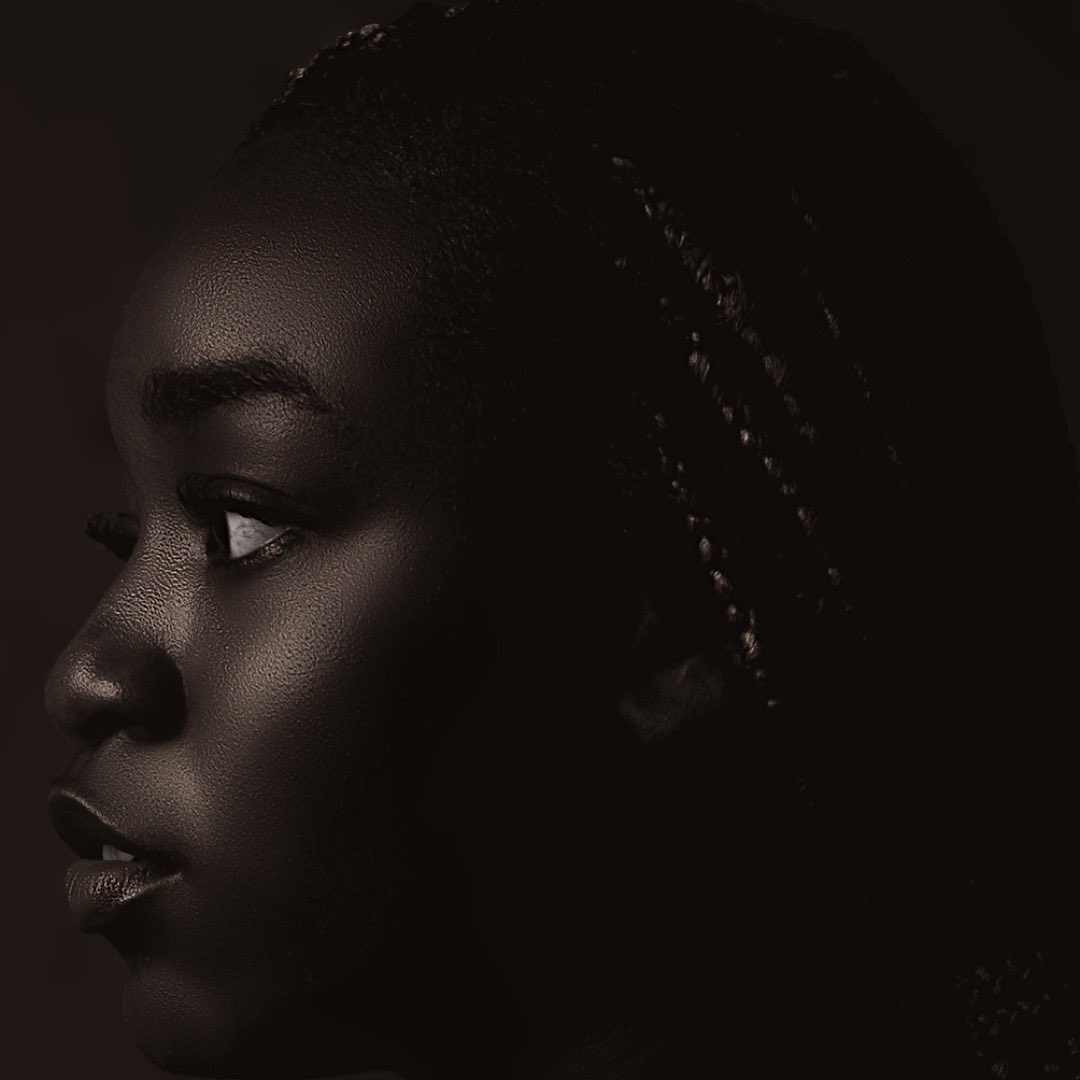 Mideworld11's tweet photo. Not every light needs to be bright to shine. Sometimes the softest glow carries the deepest story.

#PortraitMood #MoodyPortrait #LowLightPhotography #DarkAesthetic #MelaninMagic #BlackBeauty #NaturalBeauty #CreativePortrait #PhotographyLovers #MoodShot #Timeless #Elegance https://t.co/oCEP4EOJh1