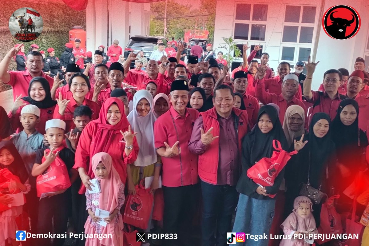 PDIP833's tweet photo. Drs. Rapidin Simbolon, M.M. Ketua DPD PDI Perjuangan Sumatera Utara Menyerahkan SK 30 Pengurus PDI-Perjuangan Dewan Pimpinan Cabang (DPC) di Sumatera Utara.
#PDIPerjuangan
#SatyamEvaJayate
#dpdpdipsumut
#MenangkanRakyat
#solidberderap https://t.co/YMRxUtjv4x