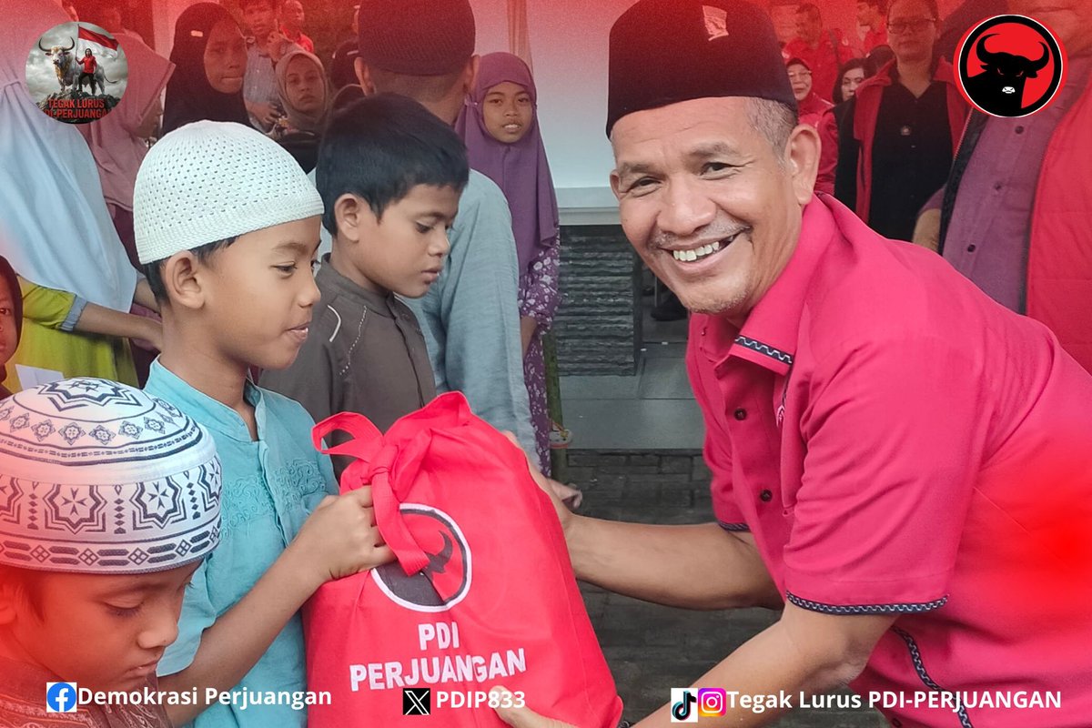 PDIP833's tweet photo. Drs. Rapidin Simbolon, M.M. Ketua DPD PDI Perjuangan Sumatera Utara Menyerahkan SK 30 Pengurus PDI-Perjuangan Dewan Pimpinan Cabang (DPC) di Sumatera Utara.
#PDIPerjuangan
#SatyamEvaJayate
#dpdpdipsumut
#MenangkanRakyat
#solidberderap https://t.co/YMRxUtjv4x