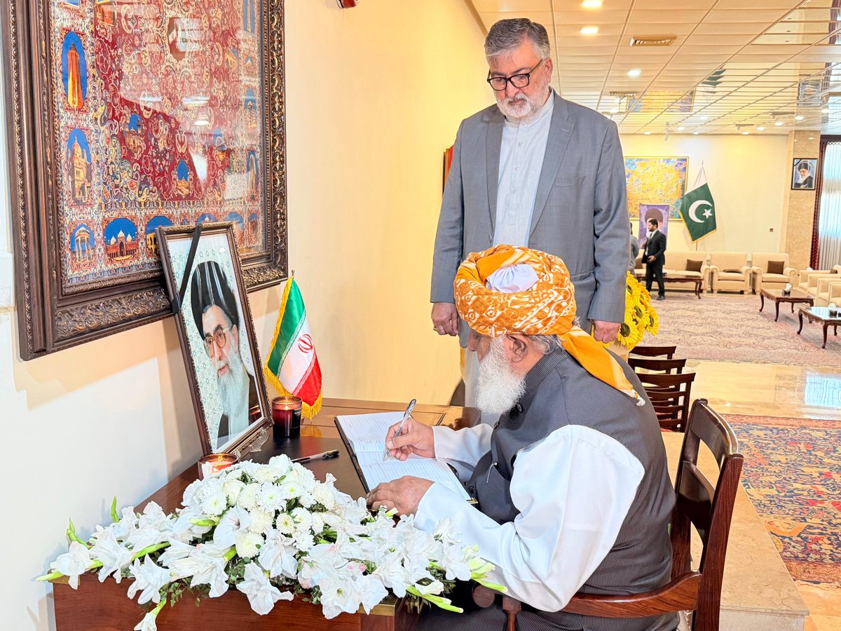 Islamabad:Chief Maulana Fazl ur Rehman Visits Iranian Embassy

JUI Chief Maulana Fazl ur Rehman met with Iranian Ambassador Reza Amiri Moghadam at the Iranian Embassy and expressed deep sorrow and grief over the martyrdom of Iranian Supreme Leader Ayatollah Ali Khamenei.