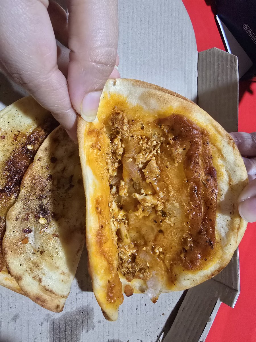AsleeDidoSen's tweet photo. Order Id. 101
DPI67235
Ordered non veg tandoori tacos from @dominos_india @dominos &amp; they served me empty tacos. Nothing is inside the tacos. Just sauce. What is this dominos? https://t.co/yll7HBoMsY