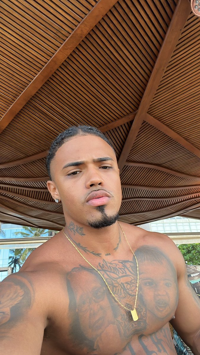 realitxow's tweet photo. Esse Ryan é um tesão 🥵

#RyanRealCria #FamososNu https://t.co/WS4kzi2kQQ