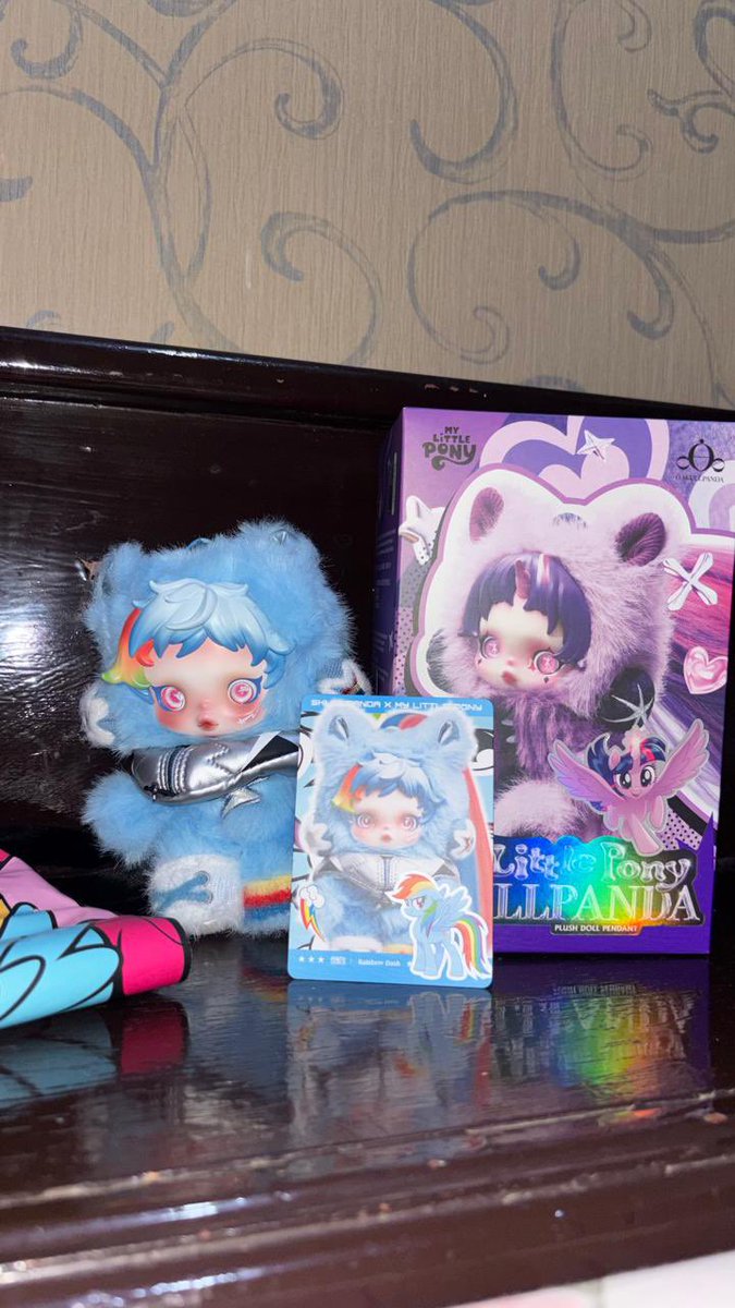 wts skullpanda x my little pony rainbow dash🌈⚡️
inc box, pouch, doll, card. NEW UNUSED!!
320k boleh nego. dm for more!