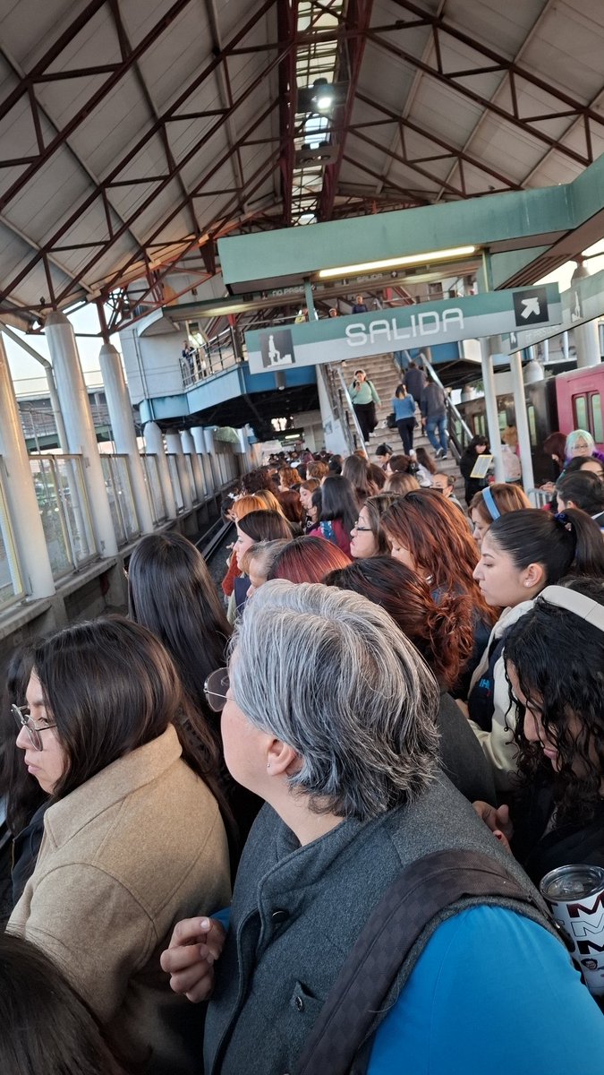 porktendencia's tweet image. "Línea B":
Porque se reportan largos tiempos de espera en esa línea del #MetroCDMX
