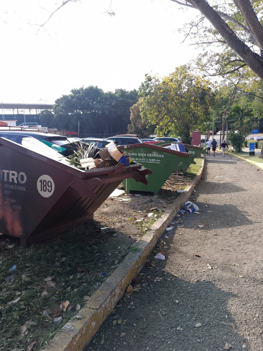 ERIGALEANA's tweet photo. @_injudet @TabascoJavier @TabascoHOY @AhoraTabasco  el mundo de basura, contaminación e infección para los deportistas ojalá hagan algo ya que no es SALUBLE. https://t.co/e8ciXv1Ih1