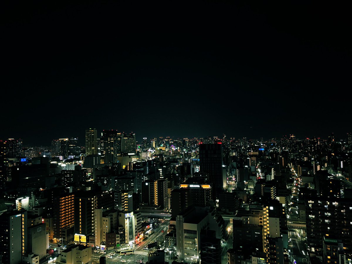 maamiomao's tweet photo. なぜかめっちゃ笑ったコインのやつ。なんで面白いかも分からんけど，笑っちゃう🤣

夜の通天閣と新世界は別世界みたいに綺麗✨

ビリケンさんの足の裏をさわさわ🖐️🦶

特別展望台からの夜景がとてもとても綺麗🌃 https://t.co/BrXfTgFHrT