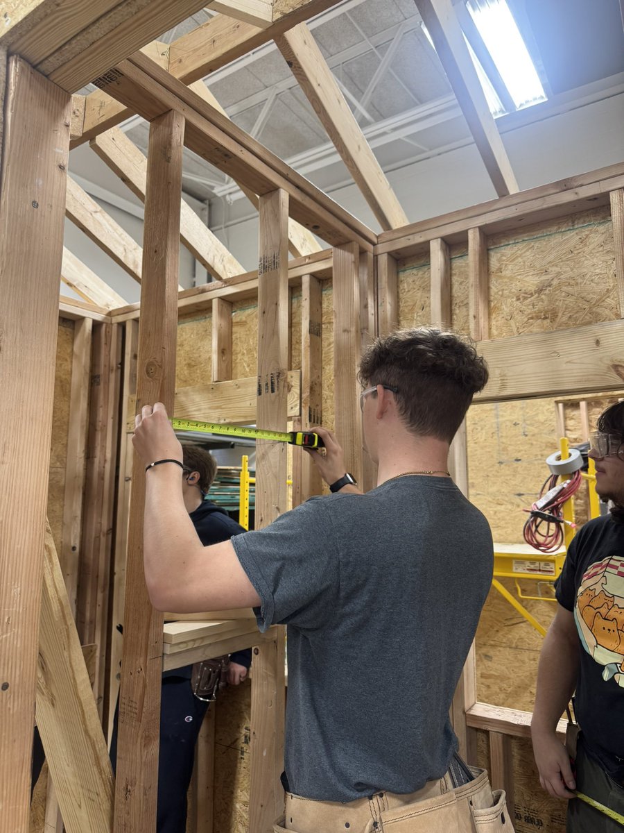 Dr. Mara L. Banfield tweet media