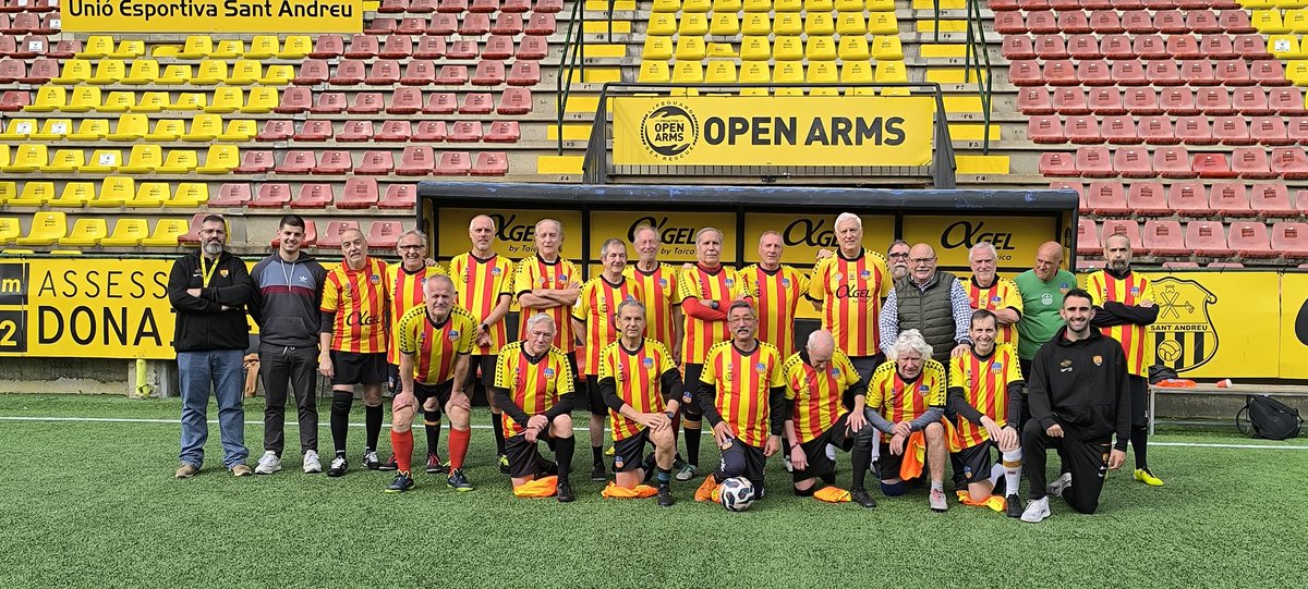 avisgol's tweet photo. Entrenament amb la visita del periodista Pau Ortiz, de La Vanguardia i RAC1.

Gràcies per el interès, respecte i valorar el projecte.

Pròximament penjarem l'article. https://t.co/3a0EIOw21z