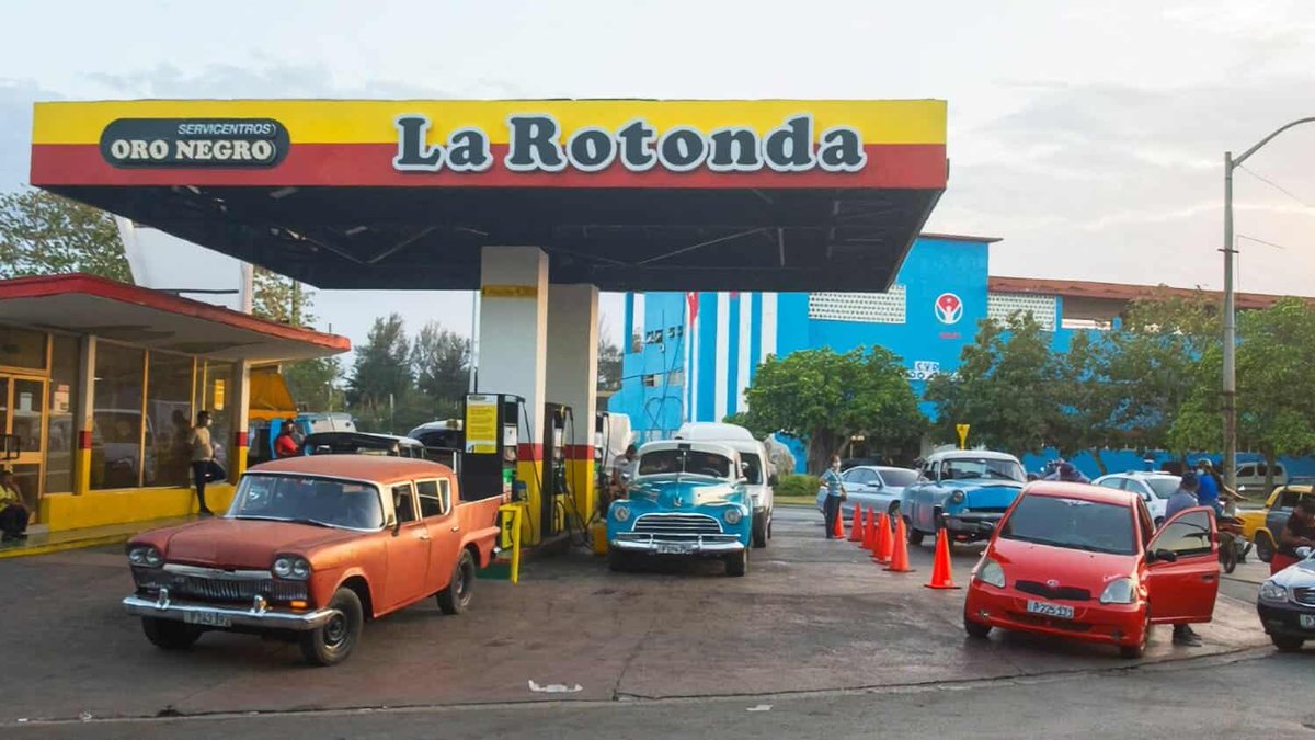 #Opinion✍️⛽️ | La gasolina en #Cuba🇨🇺, un diamante en subasta

Privar a un país de obtener combustible es patearlo al caos, a la necesidad, al hambre, a la miseria.

👉cubasi.cu/noticia/la-gas…