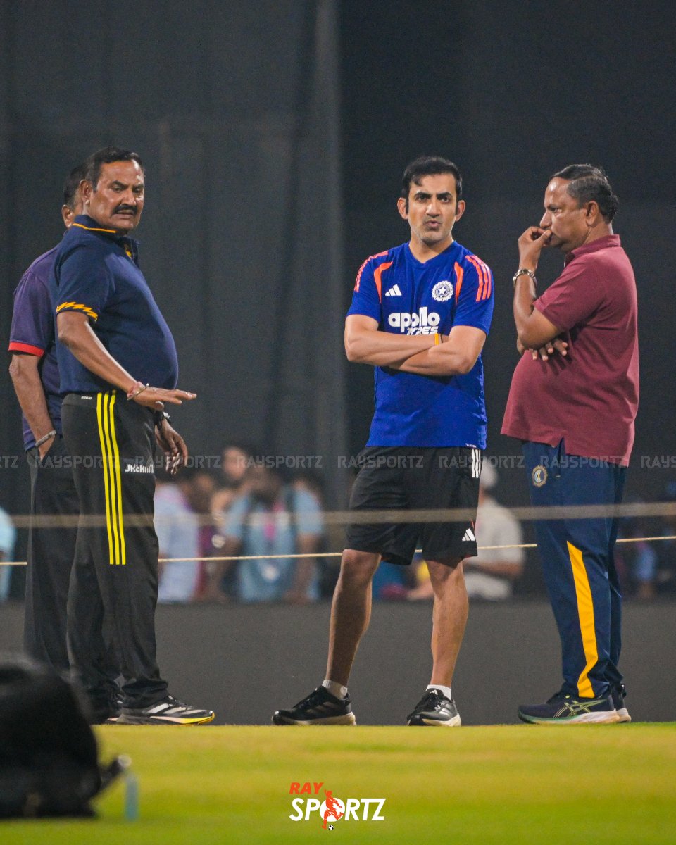 raysportzbangla's tweet photo. ছবি: ৫ মার্চ মুম্বইয়ে টি-২০ বিশ্বকাপের দ্বিতীয় সেমিফাইনালে ইংল্যান্ডের মুখোমুখি ভারত। তার আগে মঙ্গলবার হেড কোচ গৌতম গম্ভীরের সঙ্গে ওয়াংখেড়ের পিচ পরিদর্শনে ভারত অধিনায়ক সূর্যকুমার যাদব, বরুণ চক্রবর্তী ও শিবম দুবে...

#RaySportz #IndianCricketTeam #TeamIndia https://t.co/0byurIQibM