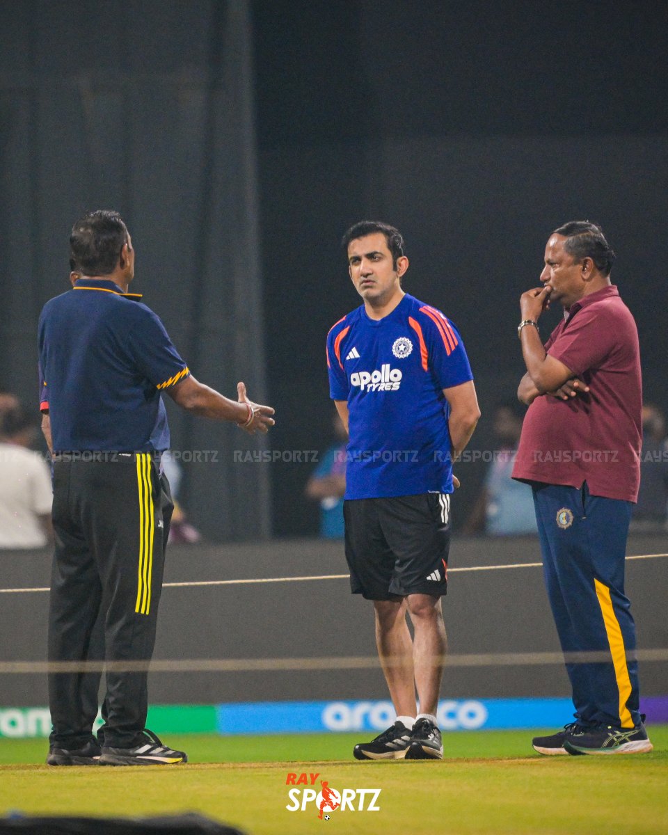 raysportzbangla's tweet photo. ছবি: ৫ মার্চ মুম্বইয়ে টি-২০ বিশ্বকাপের দ্বিতীয় সেমিফাইনালে ইংল্যান্ডের মুখোমুখি ভারত। তার আগে মঙ্গলবার হেড কোচ গৌতম গম্ভীরের সঙ্গে ওয়াংখেড়ের পিচ পরিদর্শনে ভারত অধিনায়ক সূর্যকুমার যাদব, বরুণ চক্রবর্তী ও শিবম দুবে...

#RaySportz #IndianCricketTeam #TeamIndia https://t.co/0byurIQibM