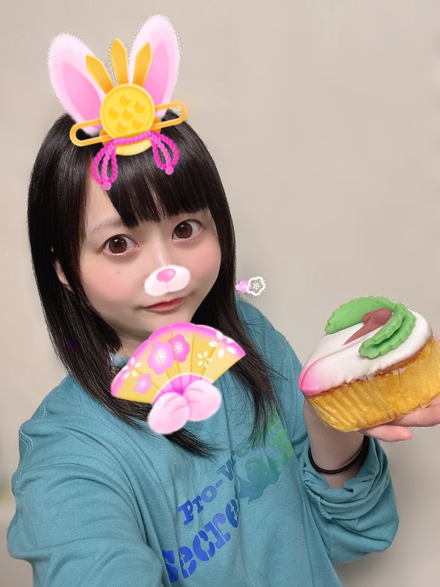 一年中がひなまちゅり〜🎎🎶

ではなく 今日だけが ひな祭り なので
長崎名物の桃カステラ🍑
上品な甘さのカステラの上に
砂糖の塊が乗ってて美味しいんだこれが😋

女の子のみんな、健やかに成長し続けような❤️