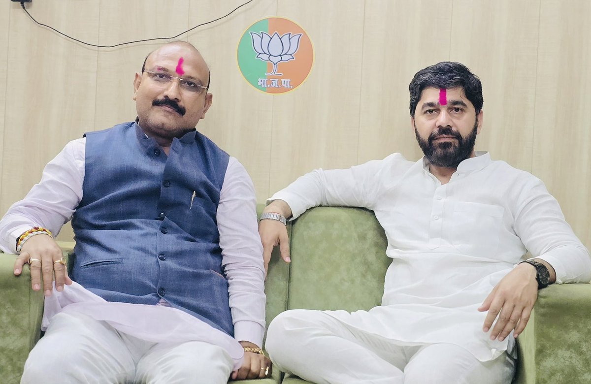 जिला कार्यालय पर माननीय जिलाध्यक्ष जी को मिलकर होली की शुभकामनाएँ प्रेषित की 💐