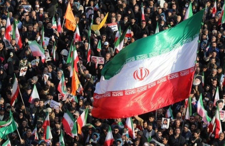 johnroem14091's tweet photo. @mirsadeye #SupportIran #SupportIran kalian sedang membangunkan singa gurun pasir, Iran terbaik! kami sebagian besar rakyat Indonesia mendukungmu! Lebih baik mati berkalang tanah dari pada hidup bercermin bangkai!! https://t.co/Nx9ZcX2j87