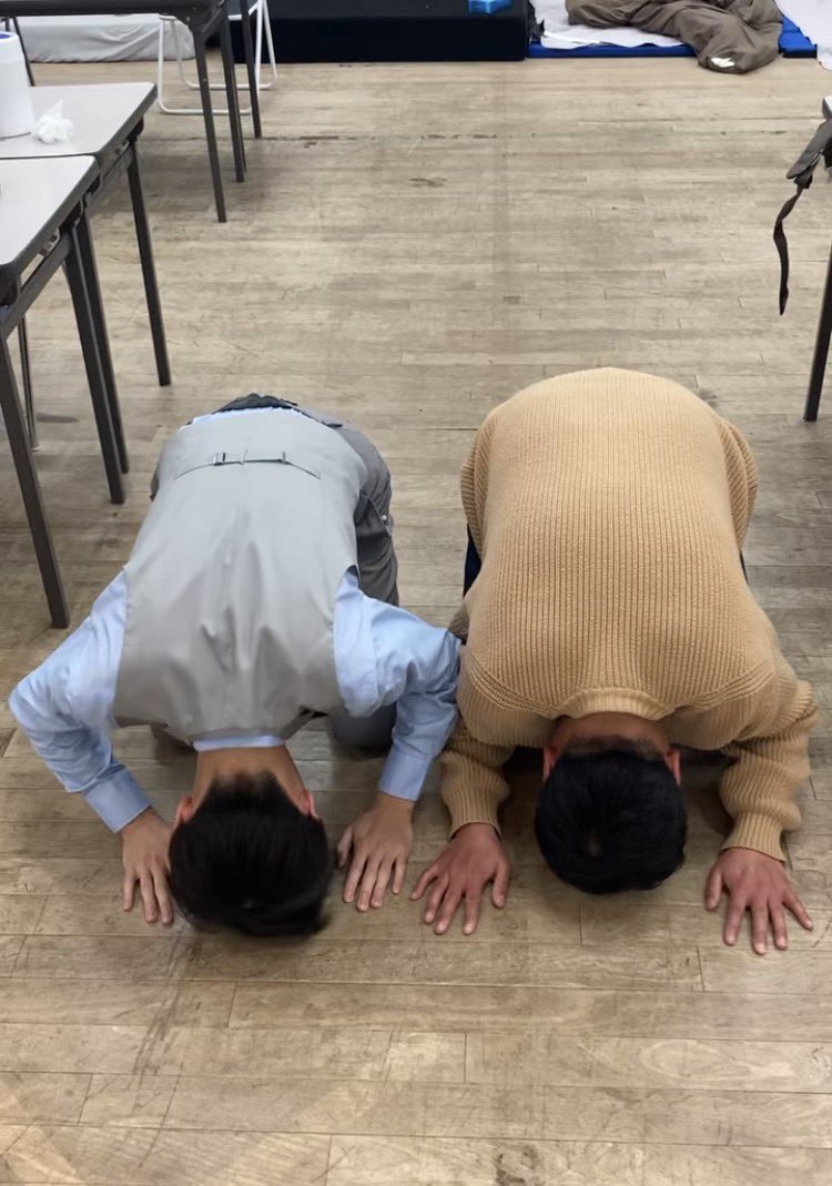 【助けて】

単独置きチケのキャンセルが出ました！

あと5枚で単独完売します！

チケット手元にあります！！！
チケット欲しい方ご連絡下さい！！！