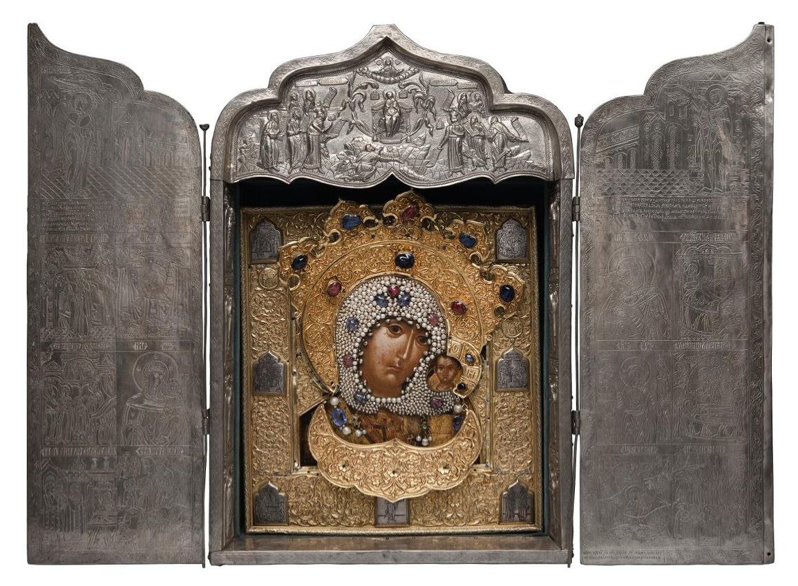 Icon of the holy Mother of God of Kazan. 17th century
The silver icon case bears a commemorative inscription: “IN THE YEAR 7185, IN JANUARY, ON THE 12TH DAY, PRAY TO THE IMAGE OF THE HOLY MOTHER OF GOD OF KAZAN, MIKHAIL TIMOFEYEVICH MALOV.”