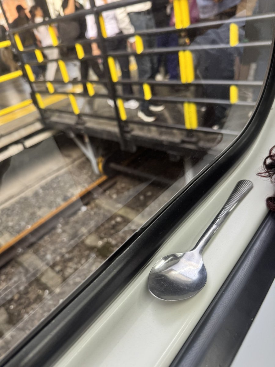 Metro de Medellín 💚 #ALoMetro tweet media