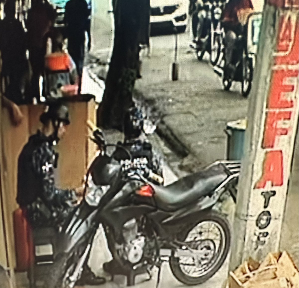 pavlov_gf's tweet photo. Una pregunta a @PoliciaRD Estos son los agentes llamados a preservar el orden? https://t.co/DwQaM44y2U