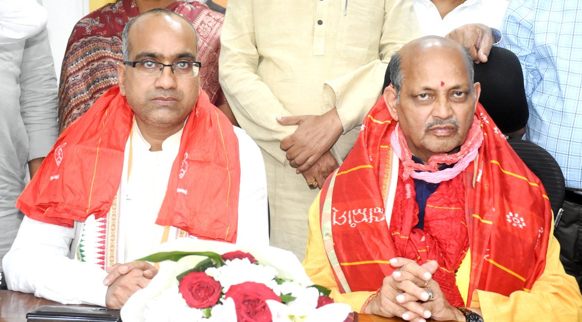 sumantaghadei95's tweet photo. ରାଜ୍ୟସଭାର ଦ୍ୱିବାର୍ଷିକ ନିର୍ବାଚନ ପାଇଁ ଭାରତୀୟ ଜନତା ପାର୍ଟିର କେନ୍ଦ୍ରୀୟ ନିର୍ବାଚନ କମିଟି ପକ୍ଷରୁ ଆଜି ଓଡ଼ିଶାର ରାଜ୍ୟସଭା ଆସନର ପ୍ରାର୍ଥୀ ପାଇଁ  ରାଜ୍ୟ ସଭାପତି ଶ୍ରୀ ମନମୋହନ ସାମଲ ଏବଂ ସାଂସଦ ଶ୍ରୀ ସୁଜିତ କୁମାରଙ୍କୁ ଚୟନ ନିମନ୍ତେ ଅନେକ ଅଭିନନ୍ଦନ।
@SamalManmohan7 
@SujeetKOfficial 
@BJP4Odisha 
@CMO_Odisha https://t.co/RQvfw3e5i4