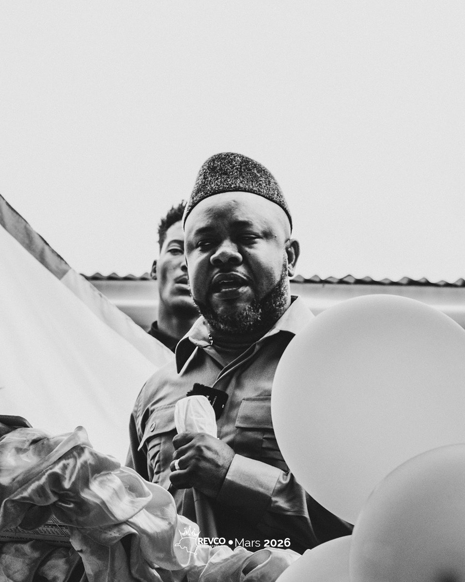 Revco_rdc's tweet photo. A travers un accueil chaleureux et solennel, les BANGUNZA, une communauté spirituelle africaine kongo, reconnaissent le président du REVCO, MANSIANTIMAN NDFI Fanfan comme un visionnaire, porteur d'un projet clair visant à restaurer souveraineté du Congo.
#REVCO #Kongo #Bangunza https://t.co/jHPaW8aAot