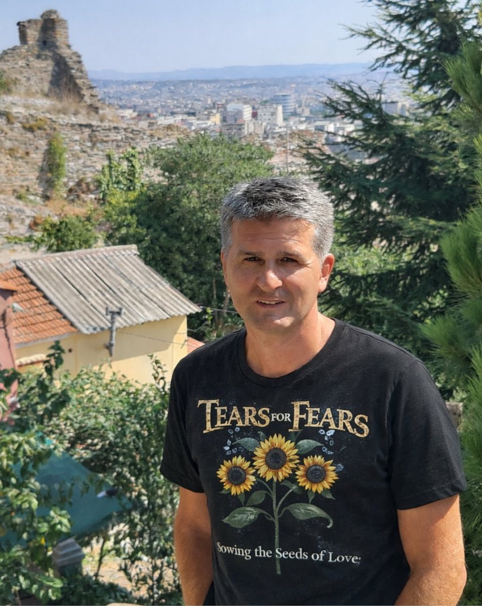 zokitvpet's tweet photo. Postoje albumi koji Vas osvoje na prvu, a postoje i oni koji polako, gotovo nečujno, postanu večni. Seeds of Love grupe Tears for Fears, po mom sudu, nikad nije imao status koji zaslužuje i vreme je da to promenimo i vratimo se u te zlatne osamdesete ⤵️ 
https://t.co/62wdqDZRQK https://t.co/ifi1KSspb7