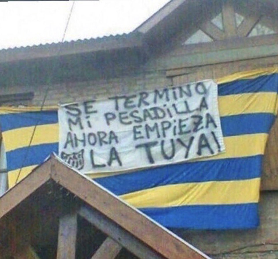 Los hinchas de Rosario Central al ascender a Primera hicieron está bandera.

Desde 2013:

- Fue campeón 3 veces.
- El historial pasó de +8 a +22.
- Ganaron 6 clásicos consecutivos.
- No perdió nunca en el Bielsa. Está +2 arriba.

"Se terminó mi pesadilla, ahora empieza la tuya".