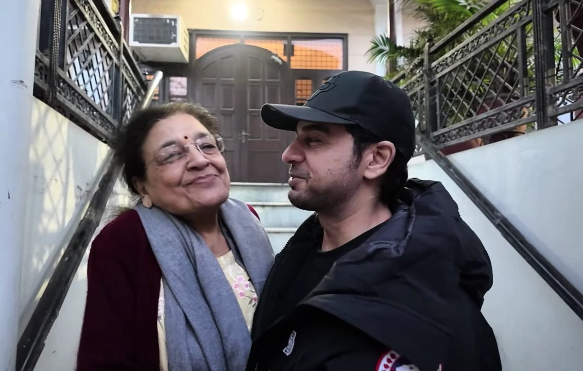 A dad that says "My batcha has come home &amp; I need to do smthng spl"
And a mom that gets to hear "I get her the most comfortable &amp; hifi snickers but she only saves them for later"....

The way love flows &amp; transcends within them... A beauty to behold.

#GauravKhanna