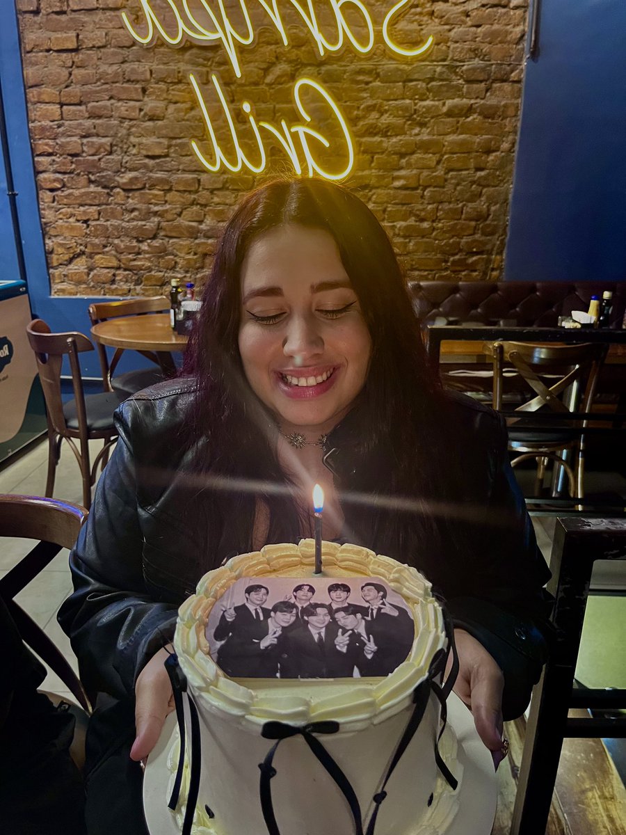 darlla VAI VER O BTS 🪭 tweet media