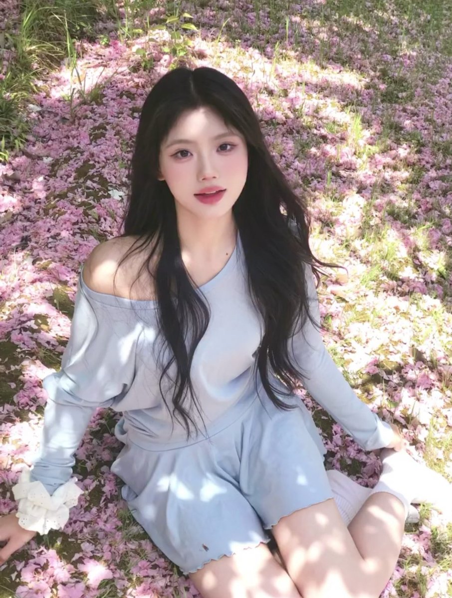 ─────◦·જ·◦─────
        
                    .Ოɣ сօℓօɾ ᴠs Ოɣ ƒɑсҽ.

                              ─────◦·જ·◦─────