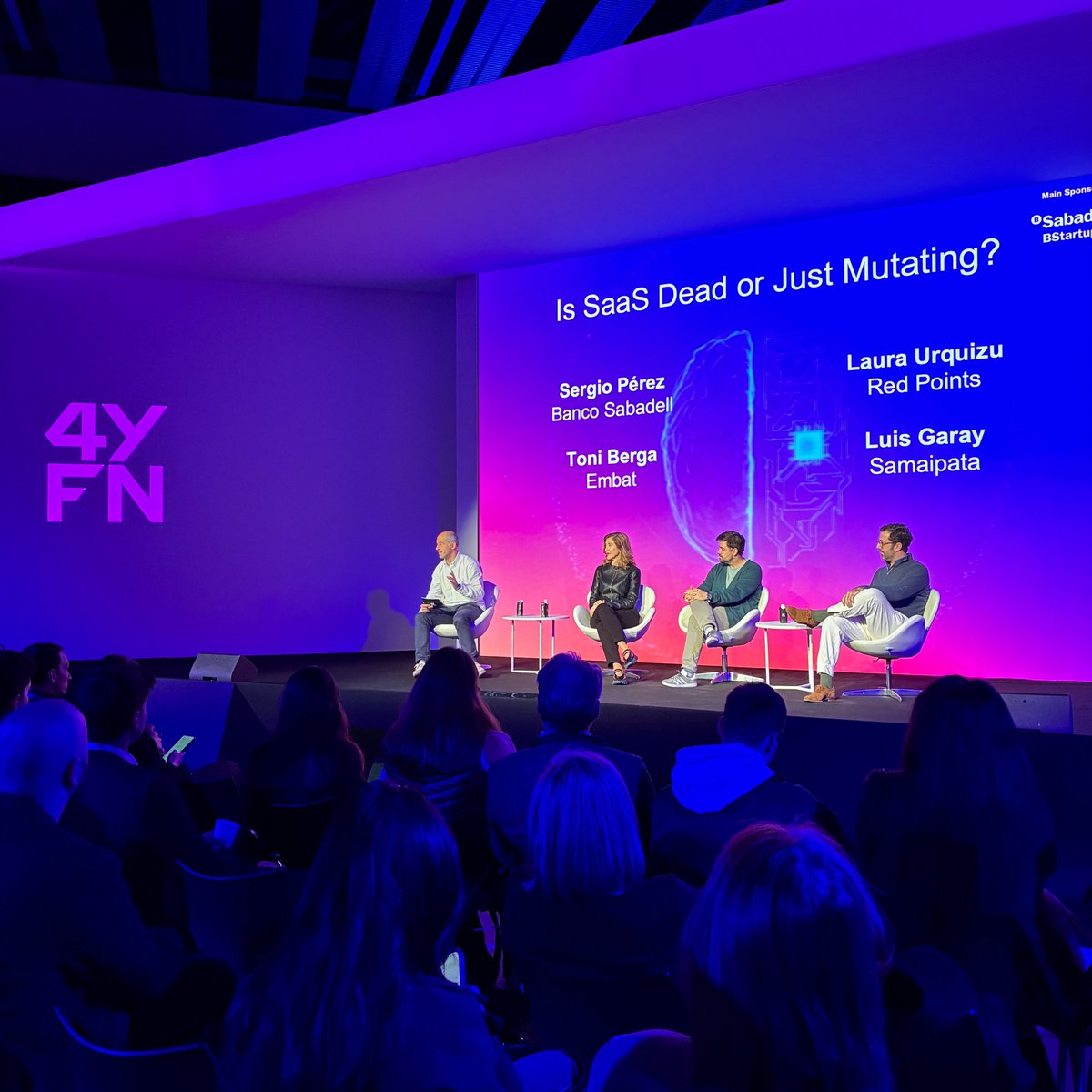 BStartup's tweet photo. #4YFN26 | Toni Berga, co-Founder&co-CEO #Embat: "In fintech, you cannot get it wrong. There’s no margin for error. We still need to focus on the front-end user experience and differentiate through the best data set on the market" https://t.co/9Q2b3JPPmM