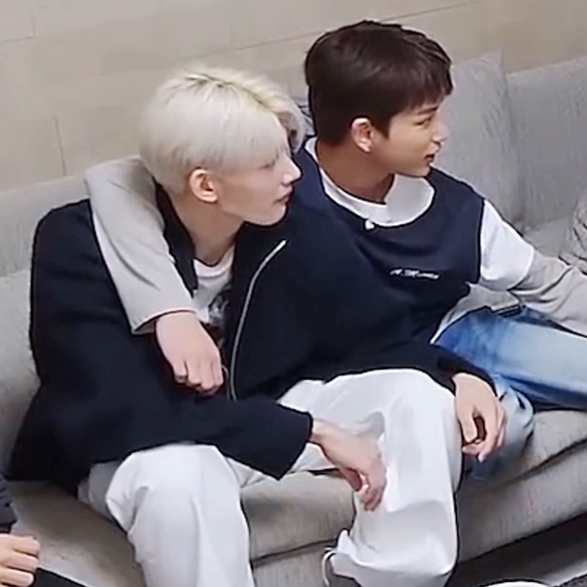 yeorumharu's tweet photo. 이제는... ..
거리가 너무 가까운 수준이 아니라 그냥
“습관” https://t.co/FOICOwF3mc