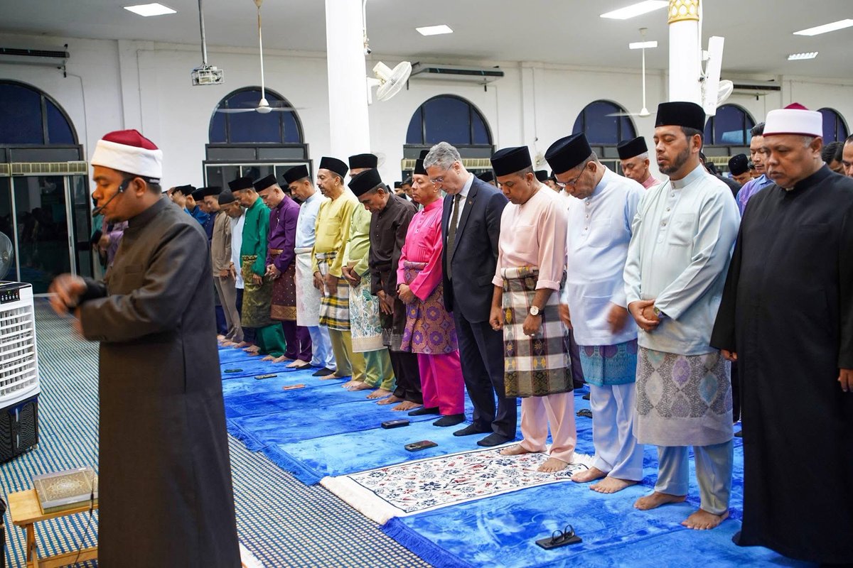 DrZulkifliHasan's tweet photo. Terus kerja, terus khidmat, lillahi taβala.
β’β’β’
Madani terus bekerja. Fastabiqul khairat! πͺβ‘
Islam terus subur, mekar dan terjamin di bumi Malaysia.
π€²π²πΎ
#SebarkanSalam #KitaKawan
#MadaniBekerja #MadaniMembantu
πΈ Shafiq (Media YBM HEA)
3/3 https://t.co/ta21AVlmcE
