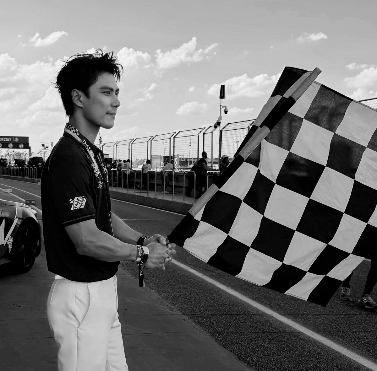 ikrf1cfz's tweet photo. oh this era is dangerous for my sanity 🏁

#ohmpawat https://t.co/OhpU8j4seK