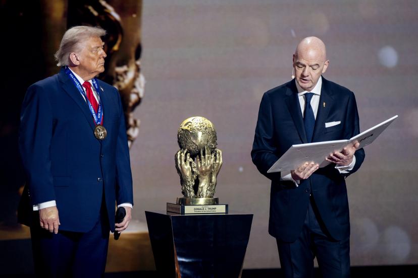 -1934: La FIFA organiza el Mundial en la Italia fascista.

-1978: la FIFA organiza el Mundial en la Argentina de Videla

-2026: la FIFA organiza el Mundial en el EE.UU. de Donald Trump, a quien le otorga también el Premio FIFA de la Paz.

Nada es nuevo.