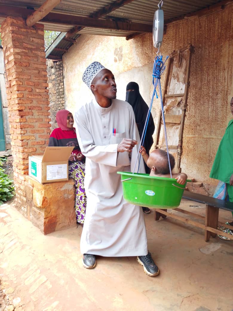 MagazineJimbere's tweet image. 👥 Depuis le 02 mars 2026, les agents de santé communautaires des zones de #Muyinga, #Giteranyi et #Butihinda, en @Buhumuzaprovinc, suivent une formation de renforcement des capacités sur l’alimentation adéquate de l’enfant. L’objectif est de dépister les enfants présentant des