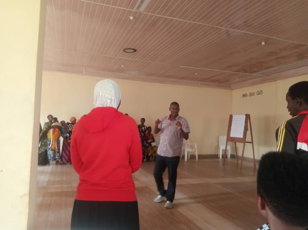 MagazineJimbere's tweet image. 👥 Depuis le 02 mars 2026, les agents de santé communautaires des zones de #Muyinga, #Giteranyi et #Butihinda, en @Buhumuzaprovinc, suivent une formation de renforcement des capacités sur l’alimentation adéquate de l’enfant. L’objectif est de dépister les enfants présentant des