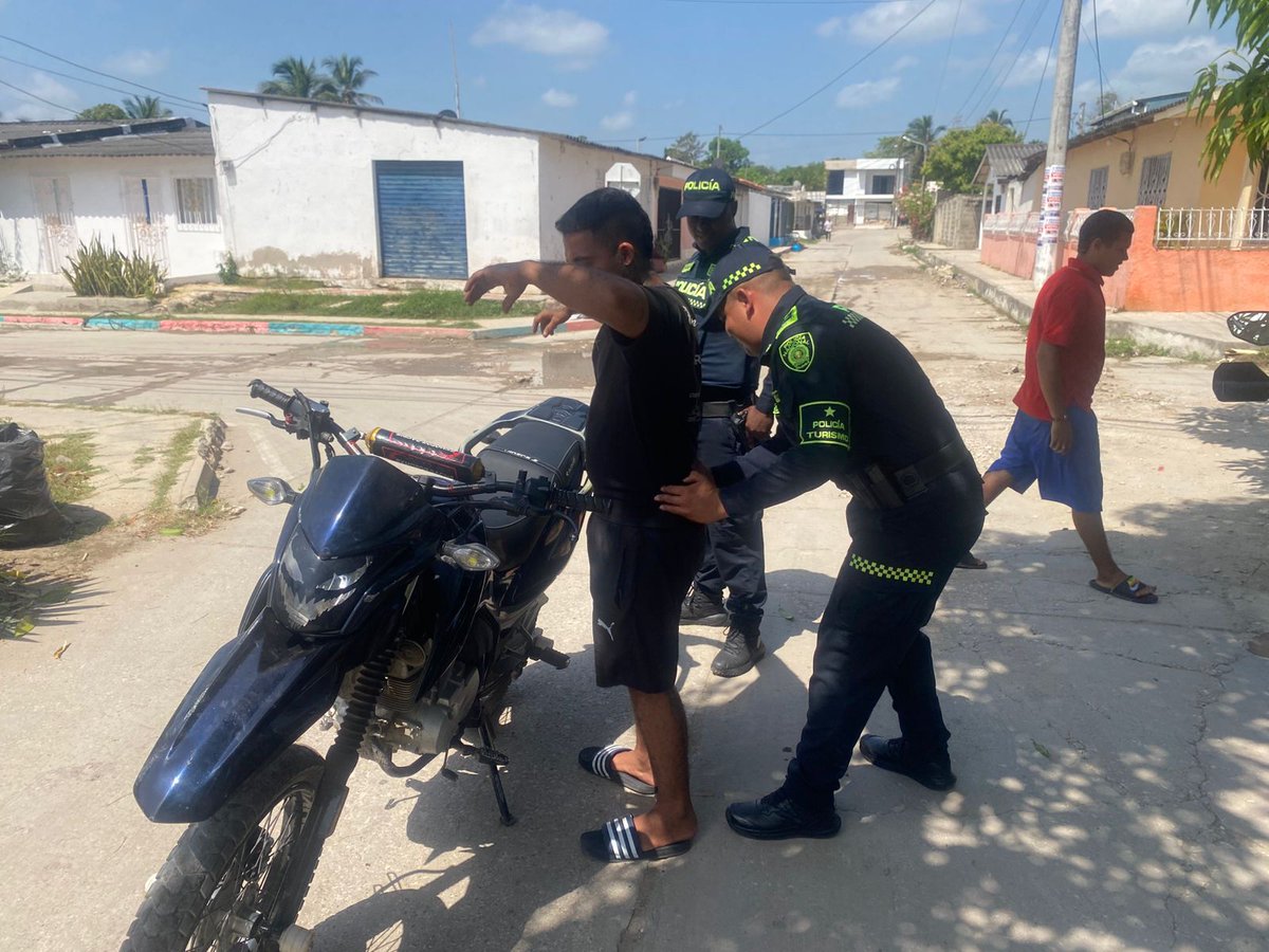 ProteccionPonal's tweet image. Mediante operativos en vías y entornos escolares de #Sabanalarga, #Baranoa y #JuandeAcosta, se realizaron registros y verificación de antecedentes para evitar el transporte y uso de estupefacientes o armas de fuego🫡