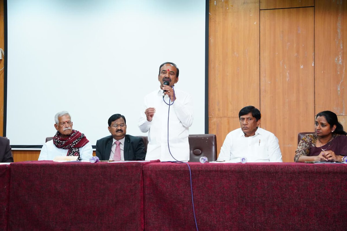 హైదరాబాద్ : కోటిలోని ఇండియన్ మెడికల్ అసోసియేషన్ (ఐ.యం.ఏ) కార్యాలయంలో ఐయంఏ అధ్యక్షుడు శ్రీ కిషన్ గారి ఆధ్వర్యంలో గడ్డి మందు (PARAQUAT)ను నిషేధించాలని డిమాండ్ చేస్తూ ప్రజాప్రతినిధులు, వ్యవసాయ శాస్త్రవేత్తలు, డాక్టర్స్ తో ఏర్పాటు చేసిన సదస్సులో పాల్గొన్నాను.

ఈ సదస్సులో ఎంపీలు