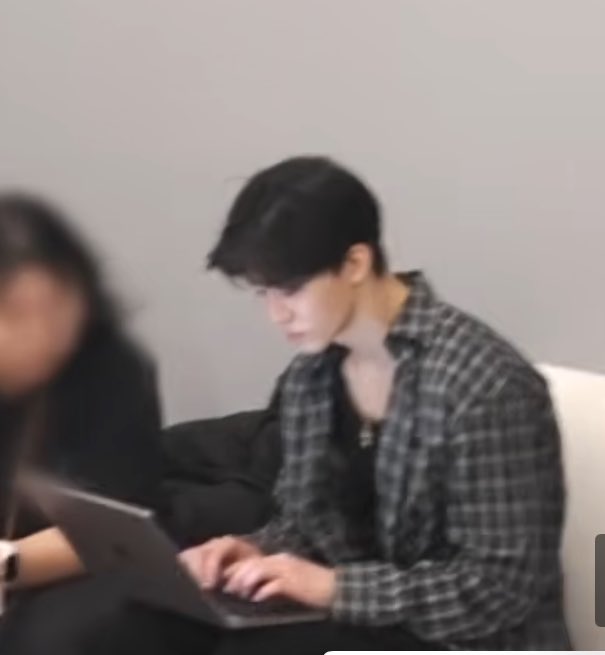 นึกถึงที่โน่บอกว่าแจมเอาทุกอย่างตอนประชุมไปสรุปกลับมา โหมดจริงจัง เด็กดีมากกกกกก  🥹🥹🥹🫳🏻🫳🏻🫳🏻