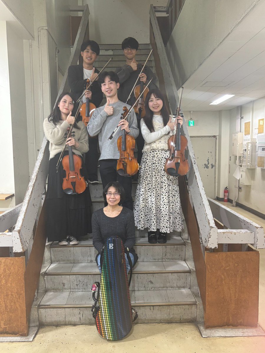 meioke_strings's tweet photo. 【弦コンまであと9日！】
本日はヴィオラのパート紹介です！
今回演奏される弦楽セレナーデの作曲者であるドヴォルザークはヴィオラ奏者であったことからヴィオラの見せ場が数多くあります！ヴィオラの深くて渋い音色をどうぞお聞きください！ https://t.co/xzytZzU8kb