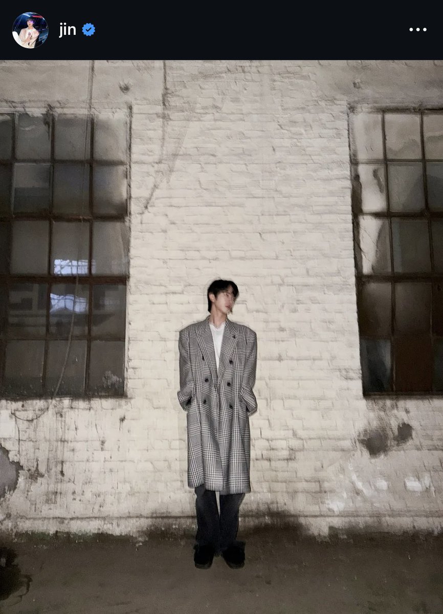 ARMYFRANCE_'s tweet photo. [@BTS_twt x Instagram]

「030326」 #JIN 🐹

🐹 [PHOTOS]
(*Sous le post de Jin)

🐯Il devait faire froid, la photo est toute floue.
🐿 Ohhhhhhhhhhhhhhh.

#Baem

#BTS #방탄소년단 https://t.co/wOT6saY6e0