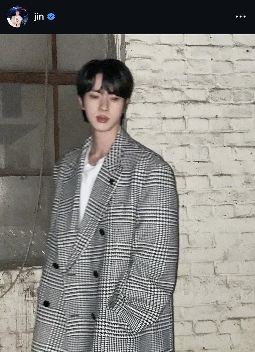 ARMYFRANCE_'s tweet photo. [@BTS_twt x Instagram]

「030326」 #JIN 🐹

🐹 [PHOTOS]
(*Sous le post de Jin)

🐯Il devait faire froid, la photo est toute floue.
🐿 Ohhhhhhhhhhhhhhh.

#Baem

#BTS #방탄소년단 https://t.co/wOT6saY6e0