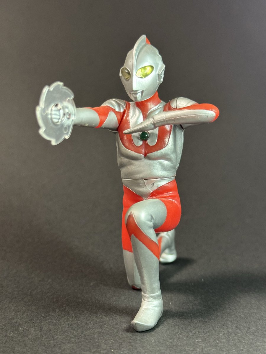 IsaUe2's tweet photo. #ウルトラマン　#ウルトラマン60周年  #科特隊本部  #科特隊基地　#ジェットビートル　#ゼットン　#テレスドン　#ブルトン　#ウルトラ怪獣名鑑
昔のフィギュア　ケースの中で飾っていたのを引っ張り出してみました。 https://t.co/uRSVgRIeqG