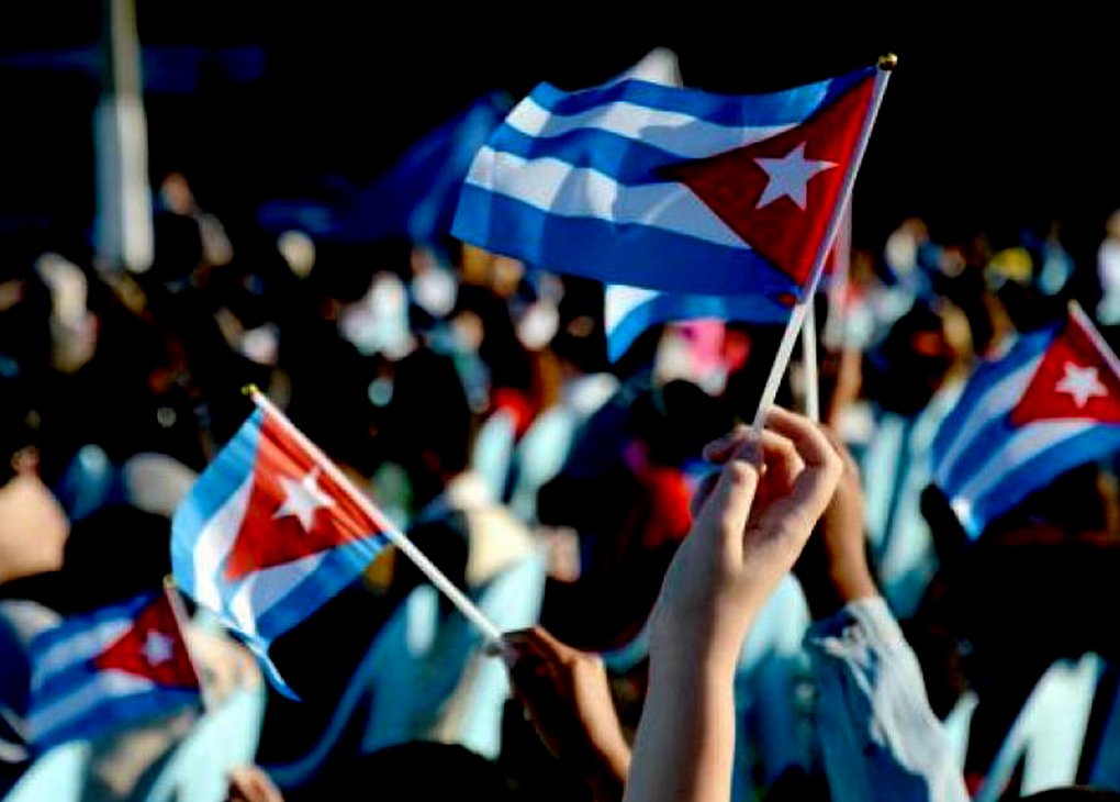 ¿No la veis? Mi bandera es aquella
que no ha sido jamás mercenaria.
🇨🇺🇨🇺
Ni lo será nunca 
Que quede claro 
✊️✊️
#CubaEstáFirme
#DeZurdaTeam