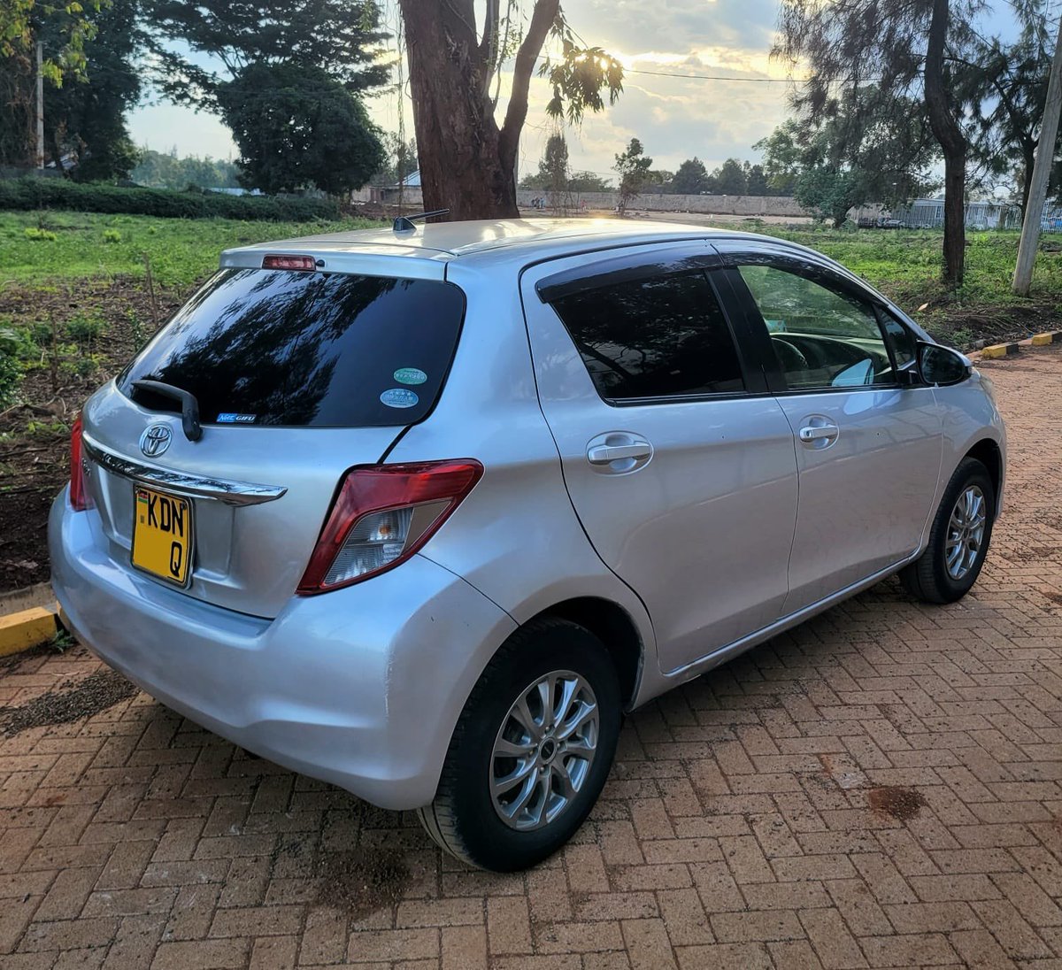 NyoikeTj's tweet image. #Toyota #vitz 2016

- 1300cc 
- petrol 
- automatic 
-2wd 

@ 950k

#carsale #cardeals