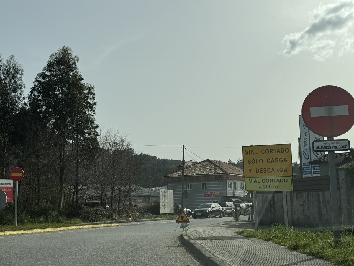 apasaxe's tweet photo. Desde mañana quedará cortada la circulación en sentido descendente(Vigo-Gondomar)de la PO-330 a su paso @apasaxe en @viladeGONDOMAR .     siendo obligatorio y único vial la ronda de la PO-331. Este corte está programado dentro de las obras de urbanización del PI A PASAXE https://t.co/RRskBoiXXu