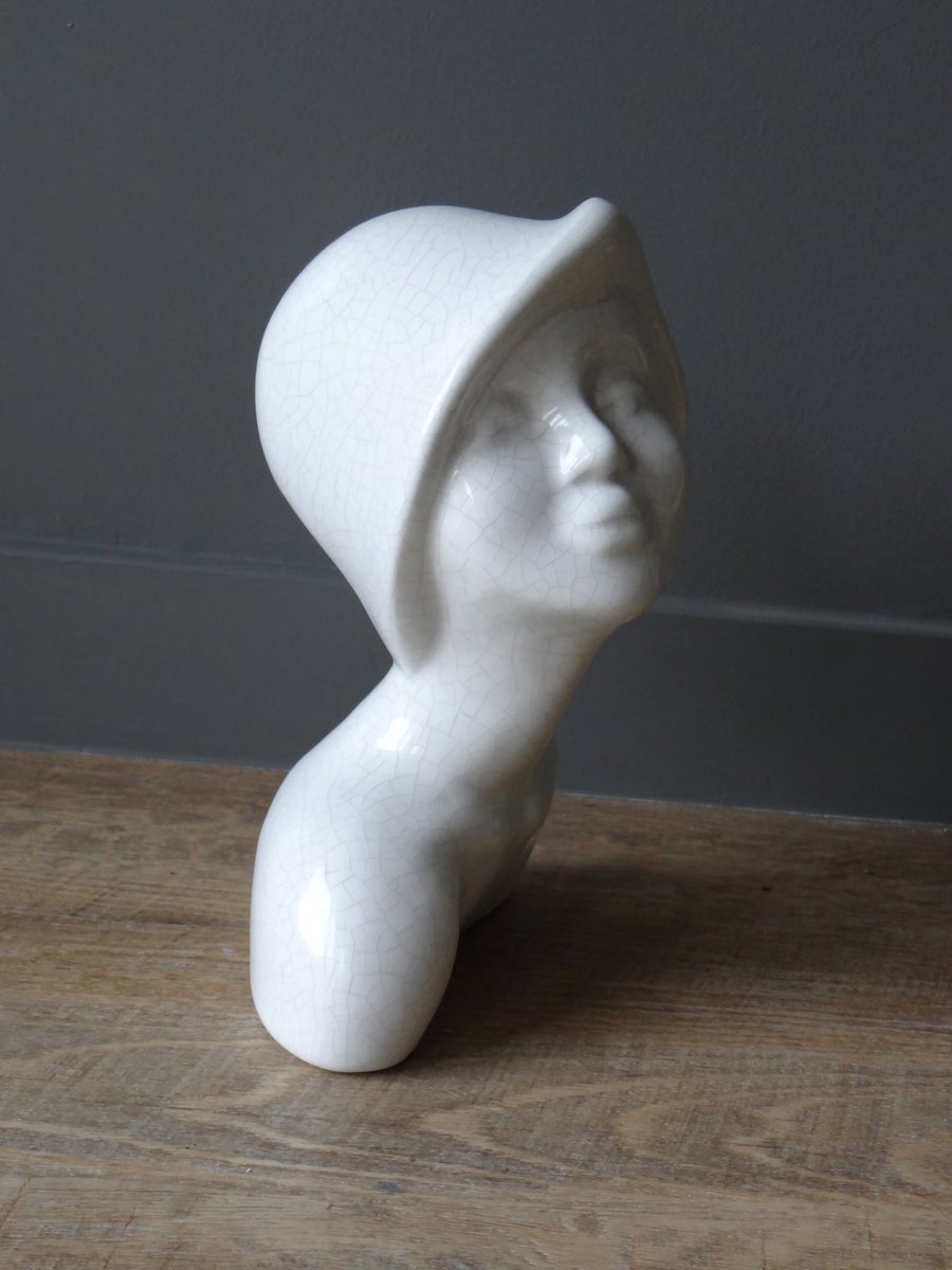 marieartcollec1's tweet image. Timeless elegance  Vintage 1920s–30s Art Deco lady bust in cloche hat with stunning cracked glaze. 1970s European porcelain treasure! Perfect flapper-era decor.
marieartcollection.etsy.com/listing/151782…
#ArtDeco #VintageDecor #FlapperStyle #Ceramics