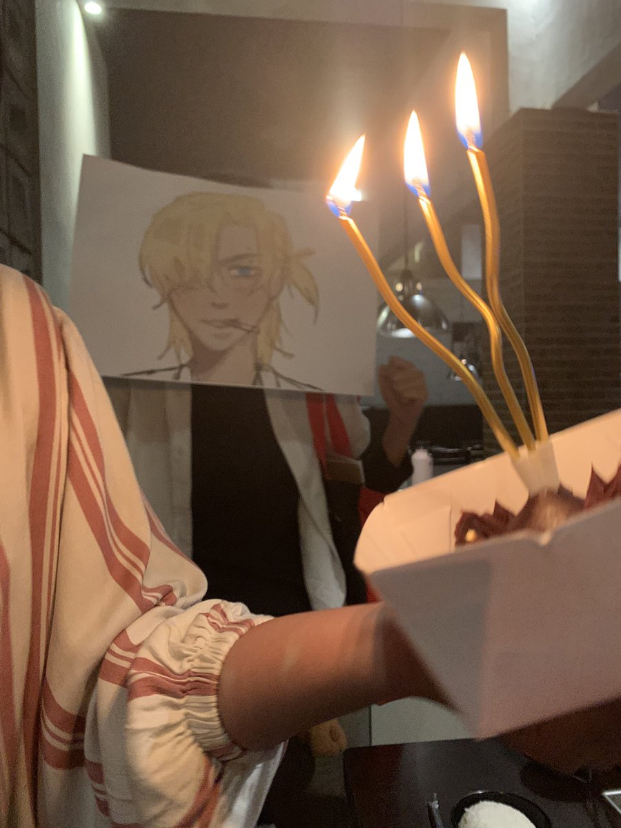 hajukashii's tweet photo. LOOK AT WHAT MY FRIENDS SHOWED UP WITH FOR MY BDAY SURPRISE💀 https://t.co/5hRxmiye38