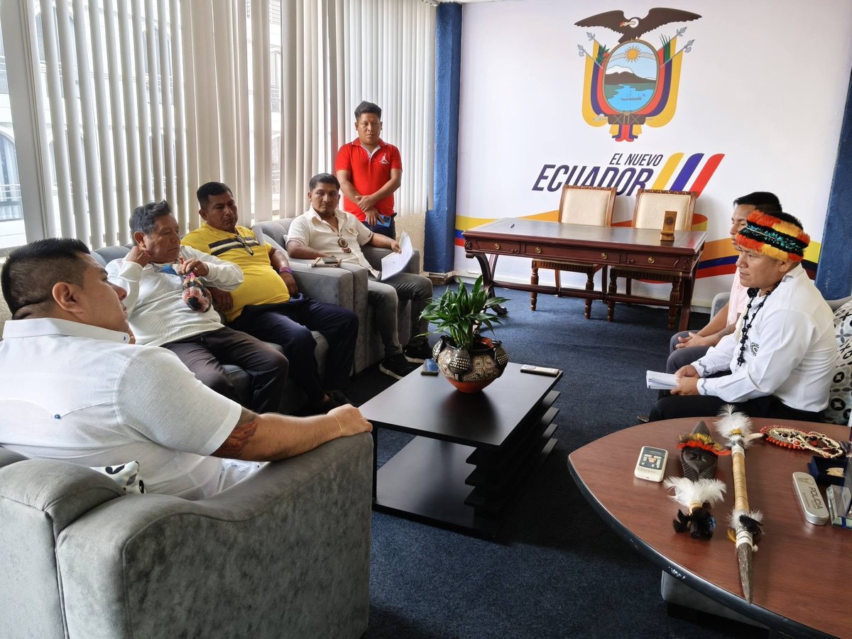 fenash_p's tweet photo. La FENASHP liderado por su presidente, Lcdo. Mesías Moncayo, mantuvo una importante reunión de trabajo con el gobernador de la provincia de Pastaza, con el objetivo de coordinar temas y casos de inseguridad que afectan a la nacionalidad Shuar de Pastaza. 
#Iruntrarik_kakarmaitji https://t.co/wZDSNFuFPC