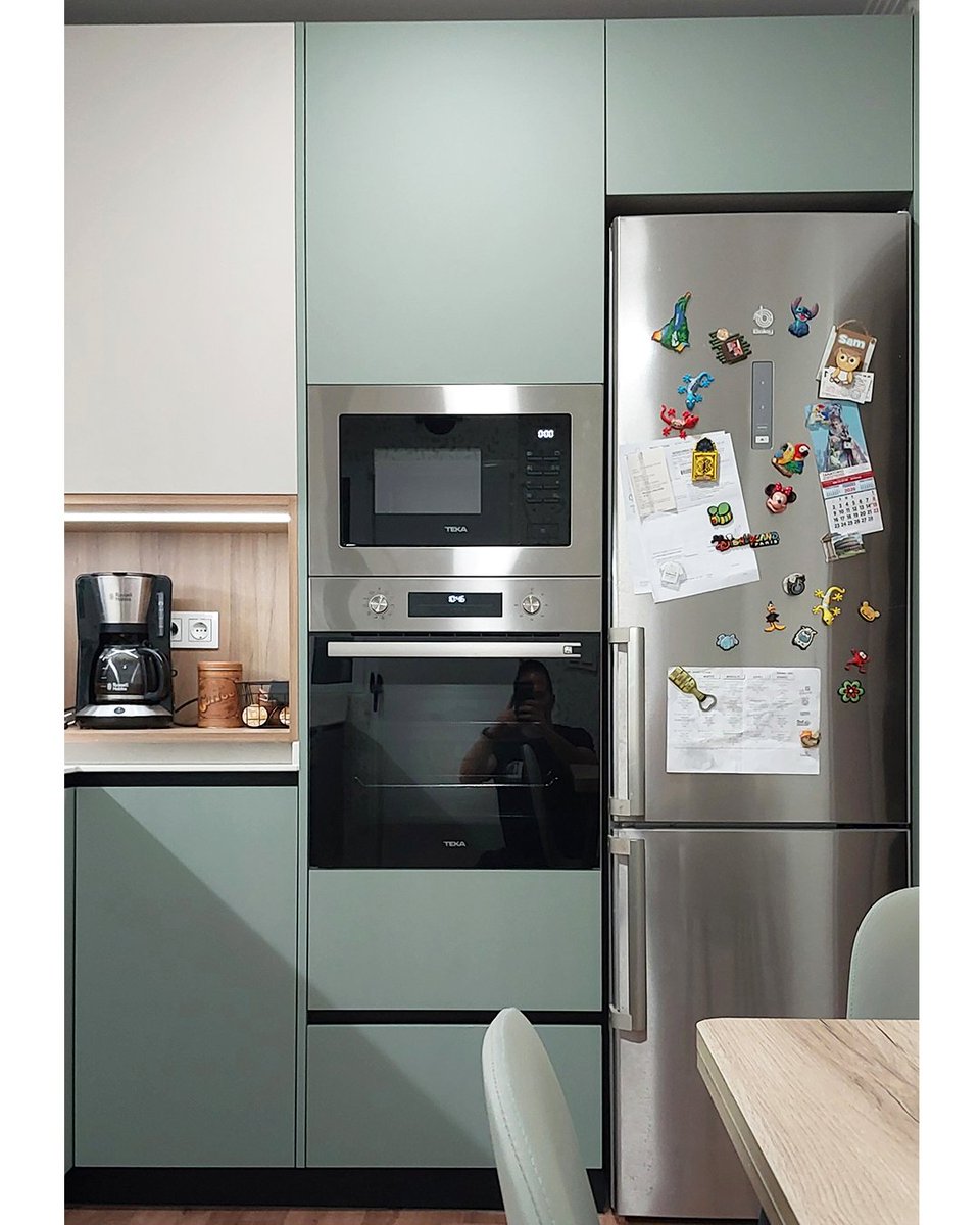 MiCarpinteriaMU's tweet photo. Esta cocina a medida combina tonos suaves y madera natural para crear un ambiente cálido y muy actual. Líneas limpias, almacenaje optimizado y una iluminación integrada que realza cada detalle sin recargar el espacio.

¿Os gusta cómo ha quedado ❤?

🔨 https://t.co/tetId2rVVU https://t.co/xMtrrSjvX3